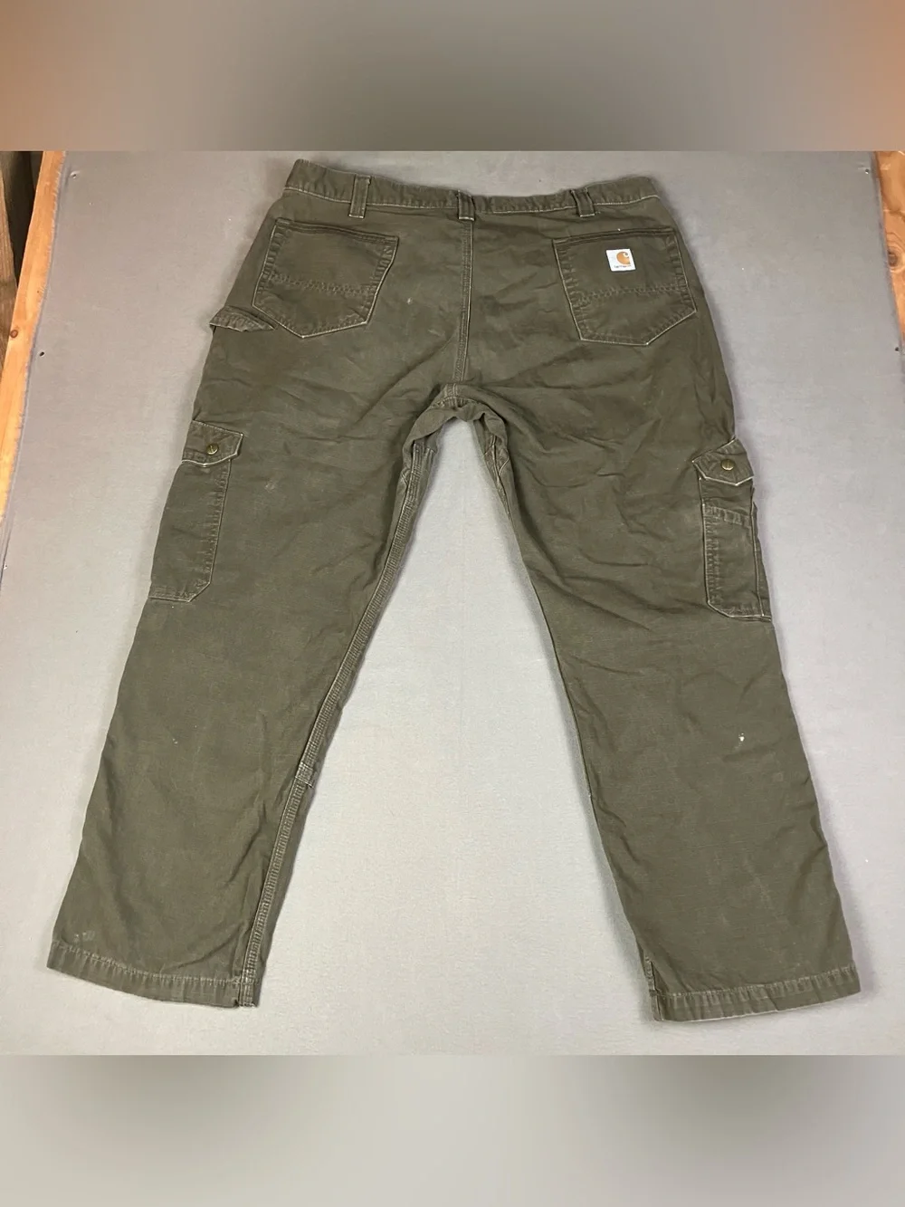 Carhartt Men’s Size 42x30 B342-DFE Double Knee Ripstop Cargo Work Pants. In good